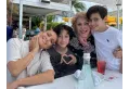 Дженнифер Лопес с детьми и мамой