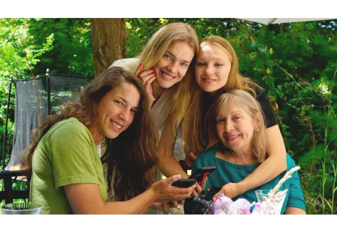Наталья Водянова с мамой Ларисой и сестрами Дженной и Кристиной