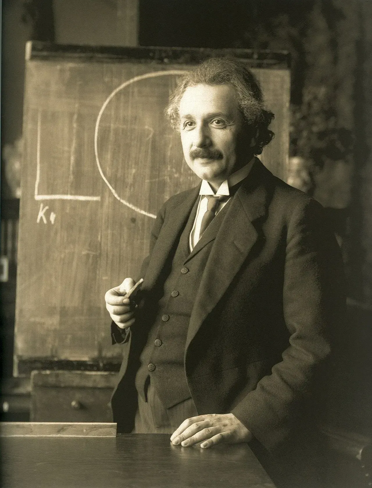 Альберт Эйнштейн/Фото: Фердинанд Шмутцер/Adam Cuerden