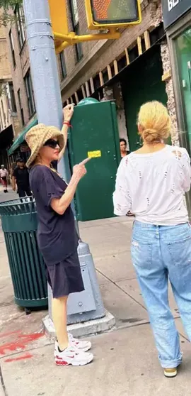 Мадонна с подругой в Нью-Йорке