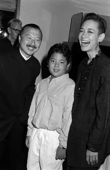 Майкл и Тина Чоу с сыном/Фото Art Streiber/WWD