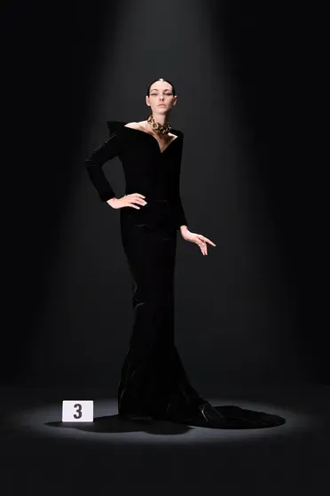 Виттория Черетти для Balenciaga Couture осень — 2023