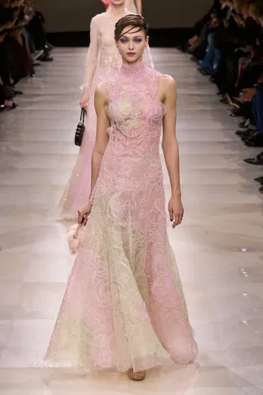 Женя Катава на показе Giorgio Armani Prive Couture весна — 2024