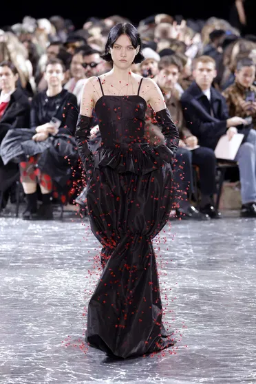 София Стейнберг на показе Jean Paul Gaultier Couture весна — 2024
