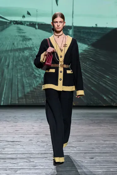 Пелагея Нецветаева-Долгалёва на показе Chanel осень-зима — 2024