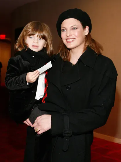 Линда Евангелиста с сыном в 2009 году