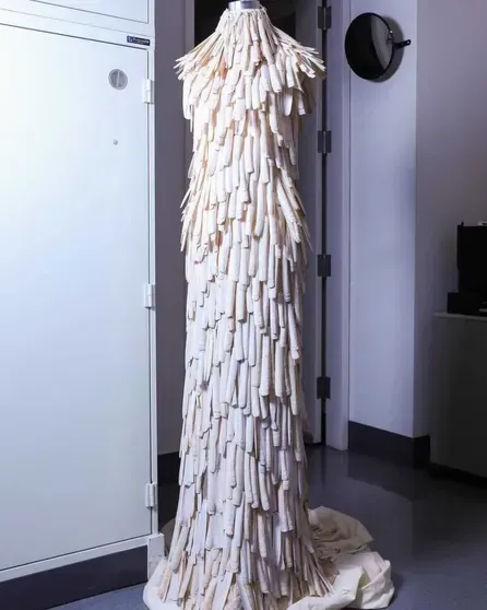 Платье из раковин Alexander McQueen