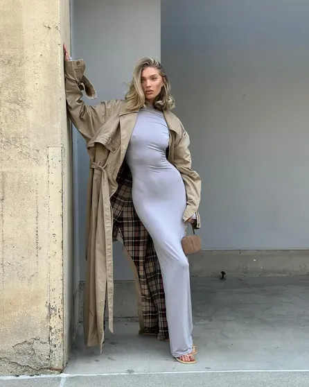 Эльза Хоск демонстрирует платье собственного бренда и напоминает, что серый цвет самый популярный в этом сезоне /Фото: hoskelsa/helsastudio/Instagram*