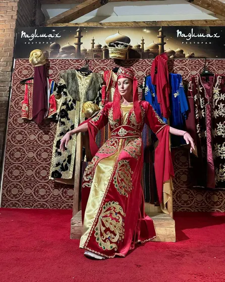 Анастасия Волочкова думает об Османской империи/Фото: volochkova_art/Instagram*