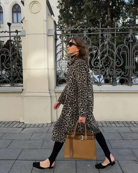Светлана Бондарчук идёт по делам в "леопарде" (надеемся, не в суд с новым иском на бывшего мужа)/Фото: a030aa/Instagram*