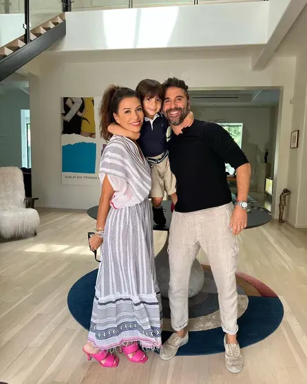 Ева Лонгория с мужем и сыном/Фото: evalongoria/Instagram*