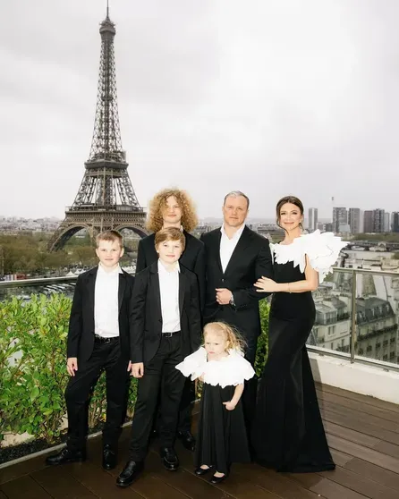 Елена Блиновская с мужем  и детьми