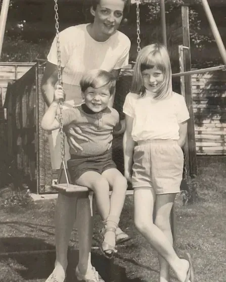 Принцесса Диана с мамой и младшим братом Чарльзом