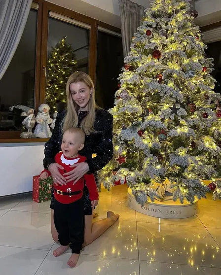 Юлианна Караулова с сыном