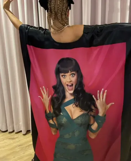 Sia в платье с портретом Кэти Перри/Соцсети