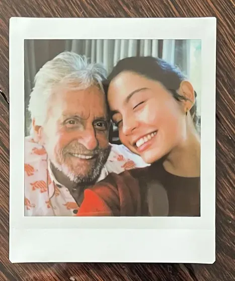 Кэрис Дуглас с отцом/Фото: carys.douglas/Instagram*