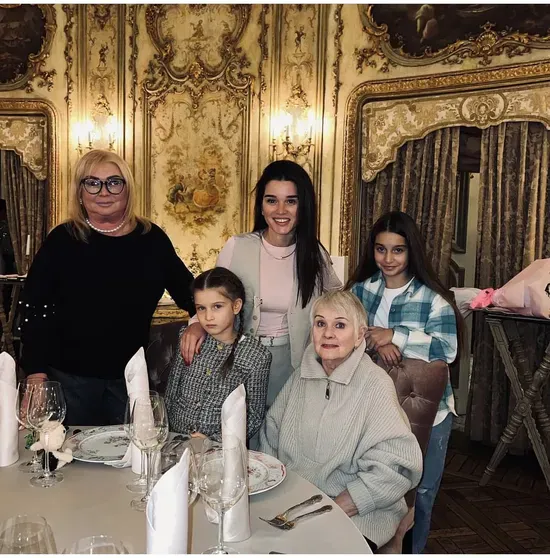 Ксения Бородина с главными женщинами ее семьи