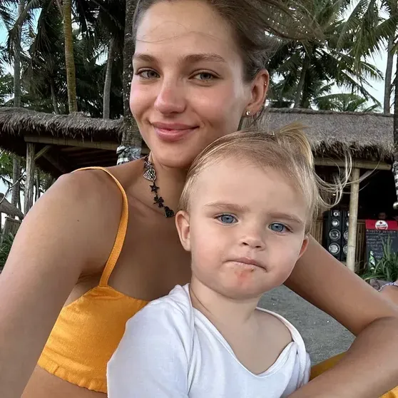 Алеся Кафельникова с дочерью Киарой