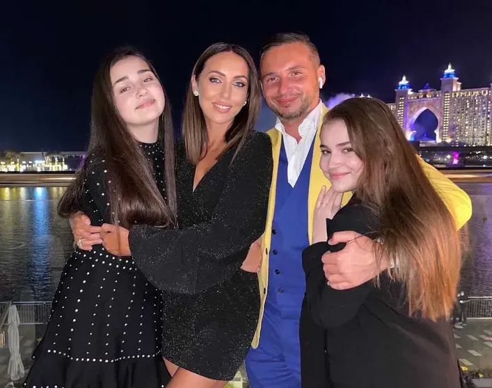 Ян Абрамов и Алсу с дочерьми