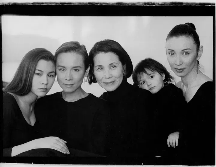 Чайна Чоу, Тина Чоу,  Мона Лутц и Адель Лутц с дочерью Малу/Bob Frame