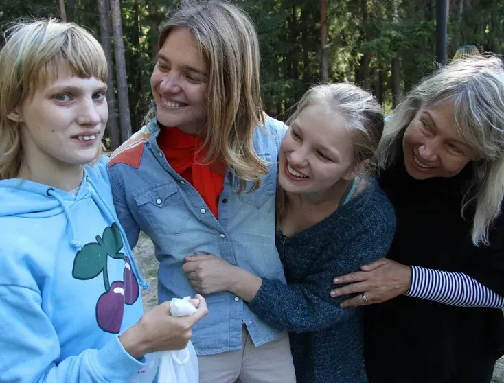 Наталья Водянова с матерью и сёстрами