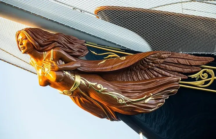 Скульптура на яхте Джеффа Безоса