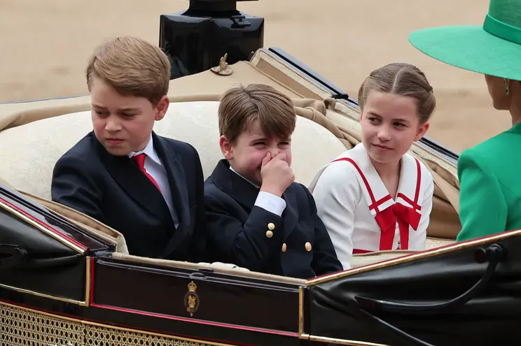 Принц Джордж, принц Луи, принцесса Шарлотта и Кейт Миддлтон