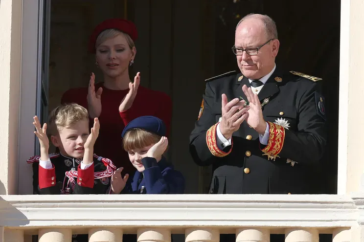 Княгиня Шарлен и князь Альбер II с детьми