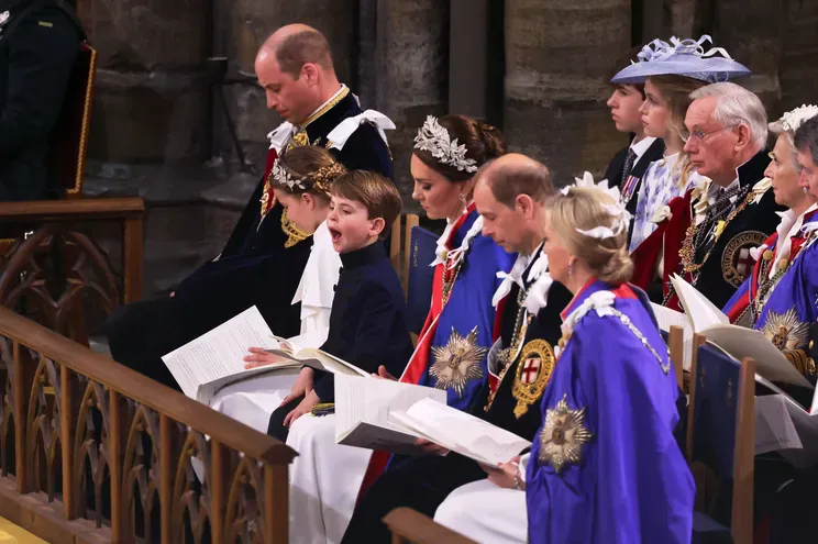 Члены королевской семьи на коронации Карла III