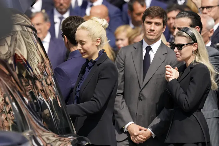 Марта Фаскина, Луиджи Берлускони и Барбара Берлускони на похоронах Сильвио Берлускони 14 июня 2023 года