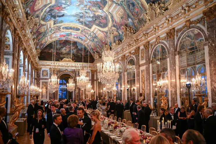 Гости в Версальском дворце