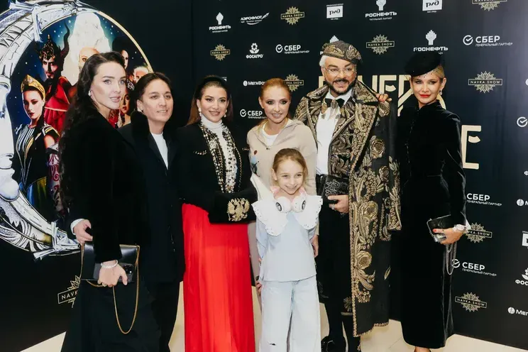Тимур Хайдаров с женой, Жасмин, Татьяна Навка с дочерью, Филипп Киркоров и Татьяна Тур