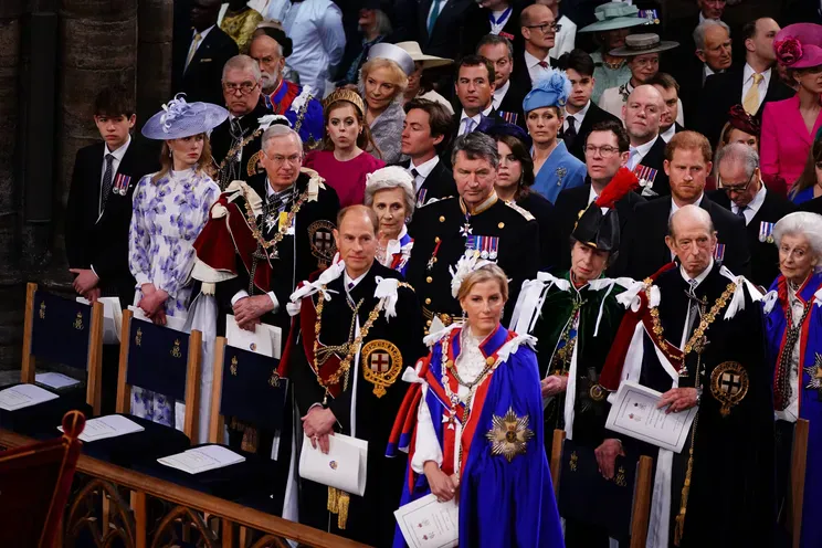 Члены британской королевской семьи на коронации Карла III
