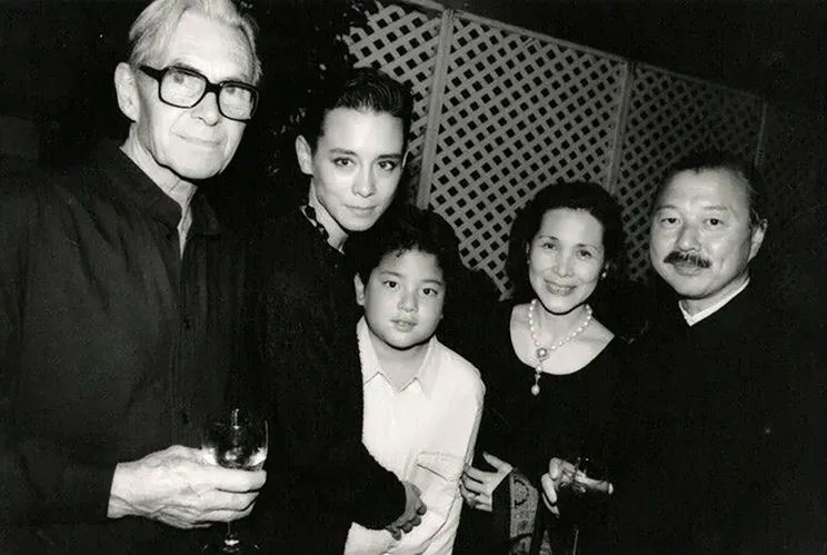 Тина Чоу с родителями, мужем и сыном